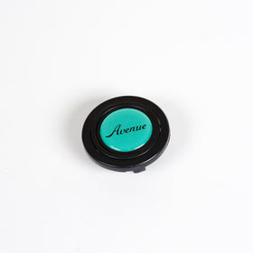 AVENUE MINTY LOGO HORN BUTTON W/ BLACK LETTERS